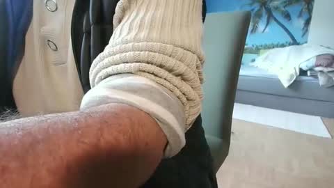 Snapshot of rolandloser1000 chatting on 10/17/25, 09:56 rolandloser1000 online show from 10/17/25, 09:56