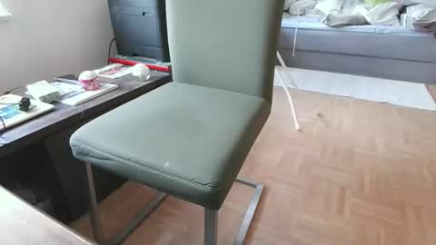 Snapshot of rolandloser1000 chatting on 10/21/25, 07:42 rolandloser1000 online show from 10/21/25, 07:42