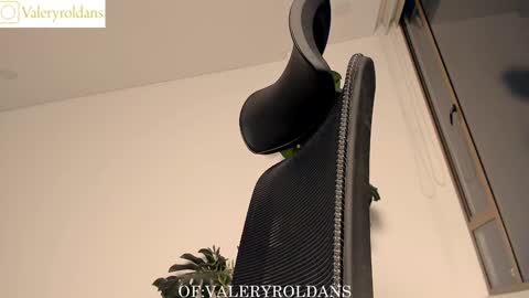 Valery Roldans online show from 12/28/24, 02:22