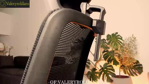 Valery Roldans online show from 02/12/25, 03:29