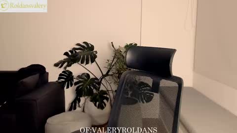 Valery Roldans online show from 02/27/25, 02:21