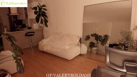 Valery Roldans online show from 11/26/25, 04:02