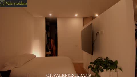 Valery Roldans online show from 11/27/25, 04:14