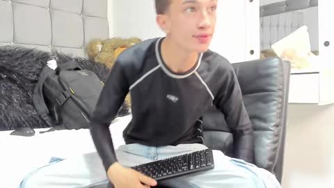 Snapshot of rolito18_ chatting on 01/02/25, 02:02 twink juli online show from 01/02/25, 02:02