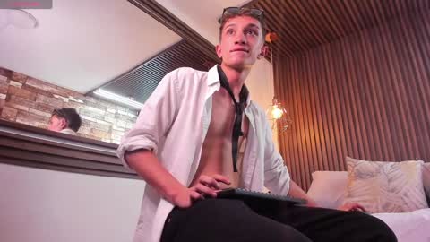 Snapshot of rolito18_ chatting on 01/21/25, 03:59 twink juli online show from 01/21/25, 03:59
