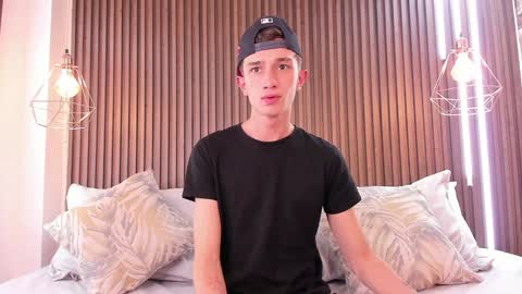 Snapshot of rolito18_ chatting on 02/07/25, 03:45 twink juli online show from 02/07/25, 03:45