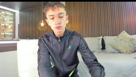 Snapshot of rolito18_ chatting on 02/24/25, 12:59 twink juli online show from 02/24/25, 12:59