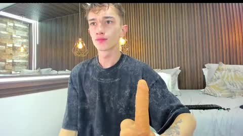 Snapshot of rolito18_ chatting on 03/01/25, 05:05 twink juli online show from 03/01/25, 05:05
