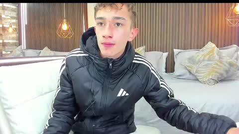 Snapshot of rolito18_ chatting on 03/06/25, 12:09 twink juli online show from 03/06/25, 12:09