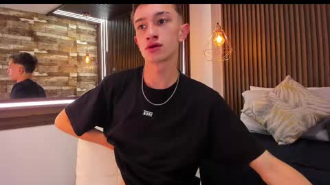 Snapshot of rolito18_ chatting on 03/09/25, 01:15 twink juli online show from 03/09/25, 01:15