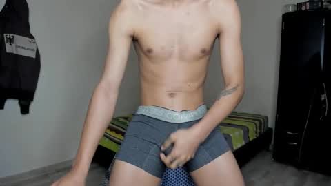 Snapshot of rolling_05 chatting on 03/10/26, 03:33 rolling_05 online show from 03/10/26, 03:33