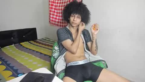 Snapshot of rolling_05 chatting on 05/23/26, 08:35 rolling_05 online show from 05/23/26, 08:35