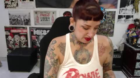 Snapshot of rollyderolandia666 chatting on 05/04/26, 07:43 Rolly online show from 05/04/26, 07:43