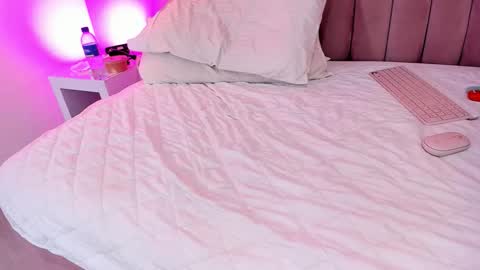 Marcela online show from 10/19/25, 07:14