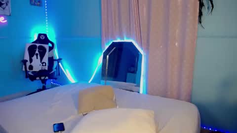 Snapshot of romalix chatting on 09/17/25, 08:54 charlotte online show from 09/17/25, 08:54