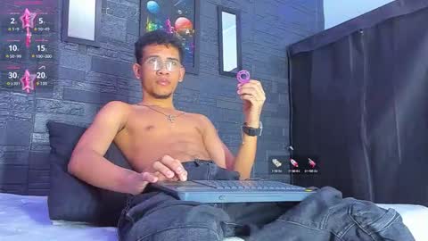 Snapshot of romancartier_ chatting on 09/09/25, 06:24 Roman Cartier online show from 09/09/25, 06:24