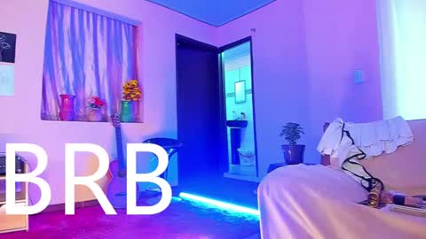 Snapshot of romantic_stargirl chatting on 02/04/25, 12:33 Is A Belle online show from 02/04/25, 12:33