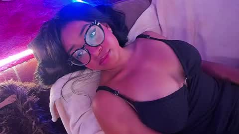 Snapshot of romantic_stargirl chatting on 02/09/25, 03:23 Is A Belle online show from 02/09/25, 03:23