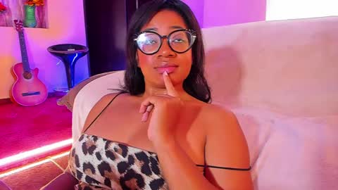 Snapshot of romantic_stargirl chatting on 02/12/25, 03:05 Is A Belle online show from 02/12/25, 03:05