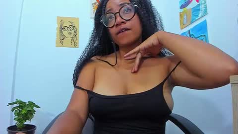 Snapshot of romantic_stargirl chatting on 03/01/25, 01:43 Is A Belle online show from 03/01/25, 01:43