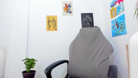 Snapshot of romantic_stargirl chatting on 03/02/25, 01:49 Is A Belle online show from 03/02/25, 01:49