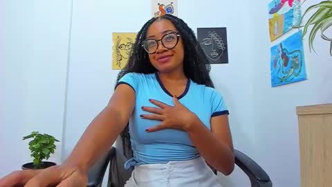 Snapshot of romantic_stargirl chatting on 03/02/25, 10:16 Is A Belle online show from 03/02/25, 10:16