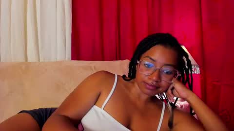 Snapshot of romantic_stargirl chatting on 09/29/25, 01:11 Is A Belle online show from 09/29/25, 01:11