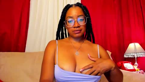 Snapshot of romantic_stargirl chatting on 10/06/25, 01:25 Is A Belle online show from 10/06/25, 01:25