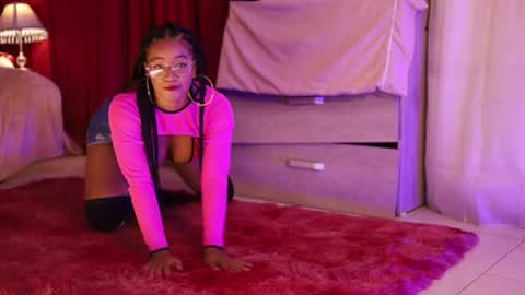 Snapshot of romantic_stargirl chatting on 10/09/25, 12:19 Is A Belle online show from 10/09/25, 12:19