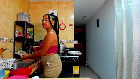 Snapshot of romantic_stargirl chatting on 10/16/25, 12:22 Is A Belle online show from 10/16/25, 12:22