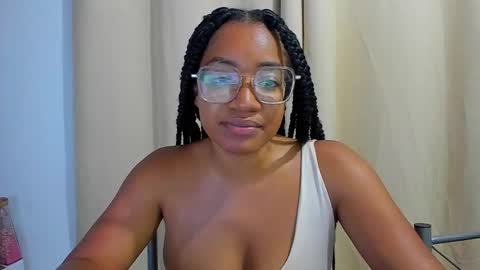 Snapshot of romantic_stargirl chatting on 10/22/25, 03:51 Is A Belle online show from 10/22/25, 03:51