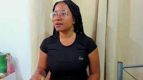 Snapshot of romantic_stargirl chatting on 10/27/25, 09:08 Is A Belle online show from 10/27/25, 09:08