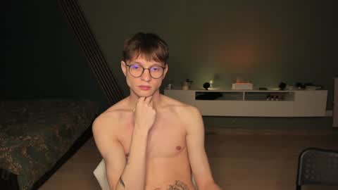 Snapshot of romeo_mercy chatting on 12/20/24, 01:36 Romeo online show from 12/20/24, 01:36