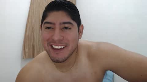 Snapshot of romeo_myroom chatting on 10/19/25, 04:07 Romeos Room online show from 10/19/25, 04:07