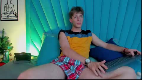 Snapshot of romeo_ricci1 chatting on 12/12/24, 04:53 Romeo Ricci online show from 12/12/24, 04:53