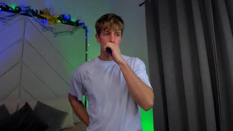 Romeo Ricci online show from 12/20/25, 04:41