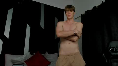 Snapshot of romeo_ricci1 chatting on 04/15/26, 07:32 Romeo Ricci online show from 04/15/26, 07:32