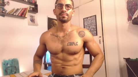 Snapshot of romeocolin_ chatting on 07/15/26, 06:29 R O M E O online show from 07/15/26, 06:29