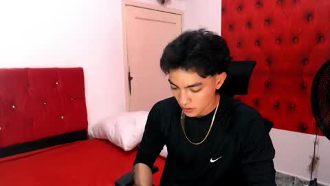 Snapshot of romeomillerr chatting on 11/18/25, 07:18 Romeo online show from 11/18/25, 07:18