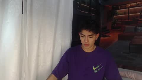 Snapshot of romeomillerr chatting on 12/17/25, 07:20 Romeo online show from 12/17/25, 07:20