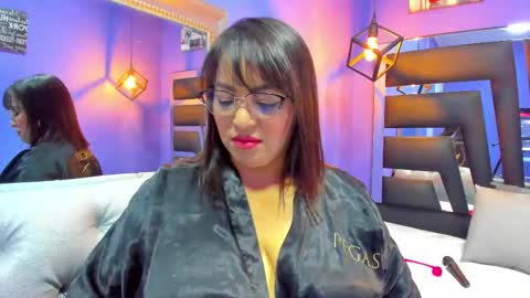 Romi  online show from 10/08/25, 12:19