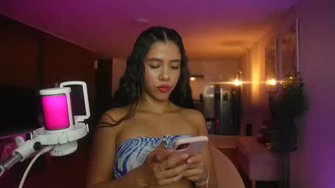 Snapshot of ronieeplay chatting on 05/20/26, 03:02 Roni online show from 05/20/26, 03:02