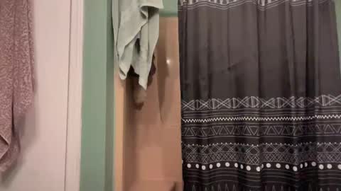 Snapshot of ronnyvzla2 chatting on 12/12/24, 11:14 Ronny Smokey online show from 12/12/24, 11:14