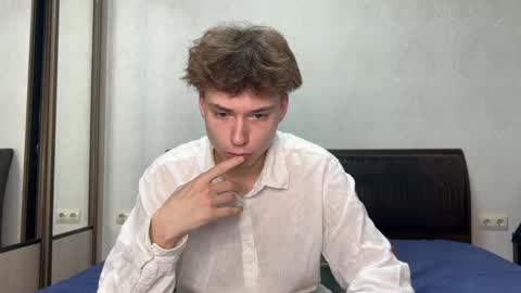 Snapshot of ronrogo chatting on 10/23/25, 04:17 arqmsq online show from 10/23/25, 04:17