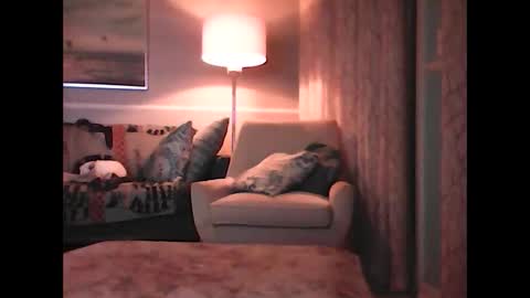 Snapshot of ronvlv chatting on 10/07/25, 03:04 ronvlv online show from 10/07/25, 03:04