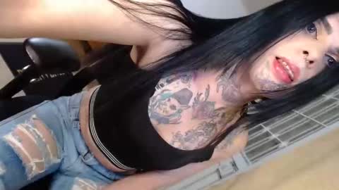 Snapshot of room911 chatting on 10/30/25, 03:52 herreraisa offical online show from 10/30/25, 03:52