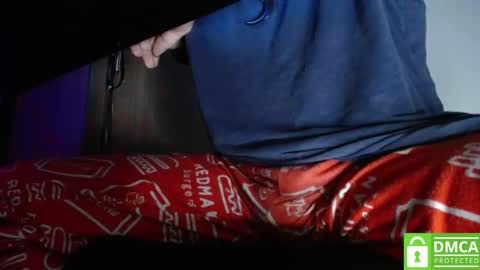 Snapshot of room_hot_x chatting on 12/23/24, 09:18 ken online show from 12/23/24, 09:18