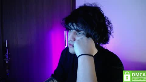 Snapshot of room_hot_x chatting on 10/08/25, 12:19 ken online show from 10/08/25, 12:19