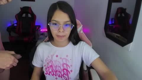 Snapshot of room_kitty chatting on 12/15/25, 07:07 MIA AND PAUL online show from 12/15/25, 07:07