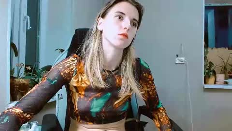 Snapshot of rosa843850 chatting on 10/29/25, 03:25 rosa843850 online show from 10/29/25, 03:25